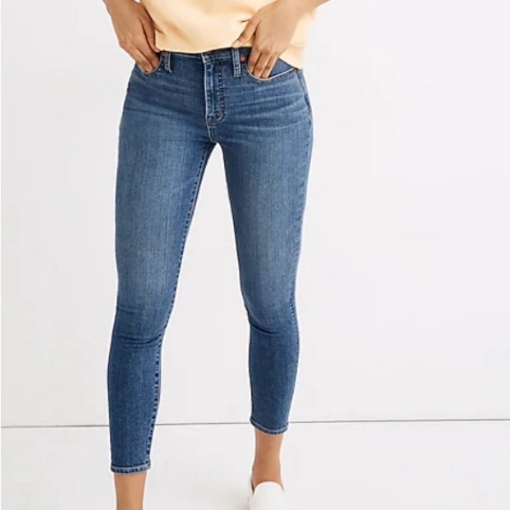 Curvy High-Rise Skinny Crop Jeans in Dalstrom Wash